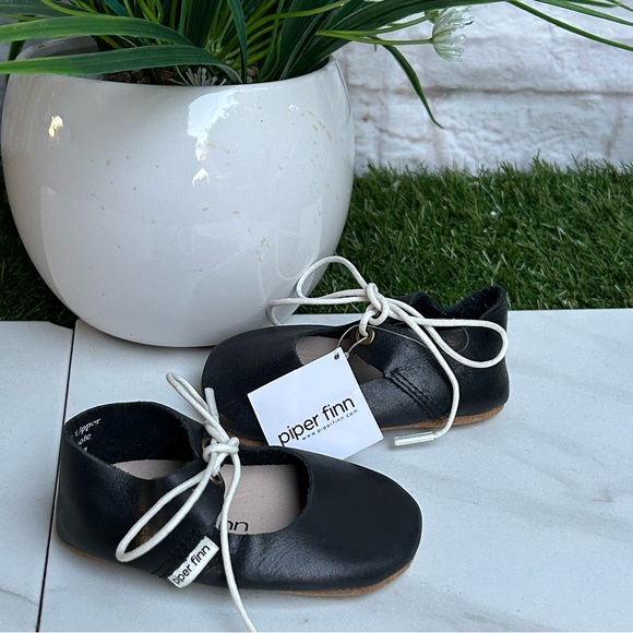 PIPER FINN Black - Lace-Up Mary Jane -
Soft Sole size 3 new with tags - Picture 4 of 8